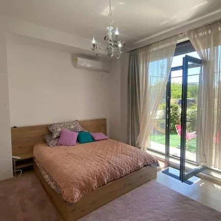 Apartment Seaside Retreat. Two Apartment. Quiet Area Navodari
